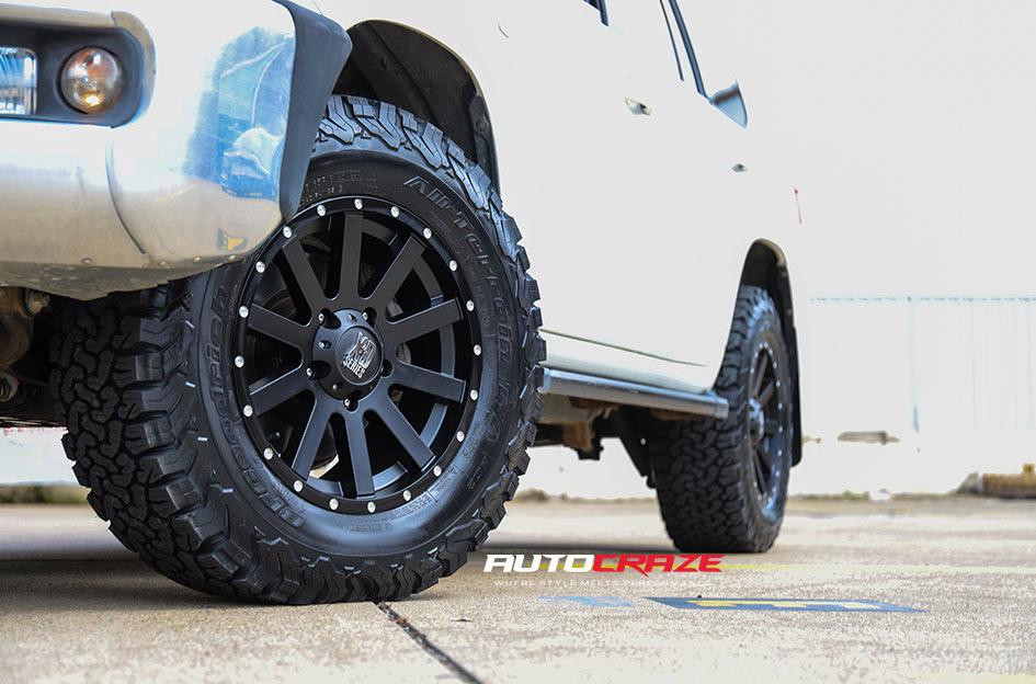 TOYOTA LANDCRUSIER HEIST SATIN BLACK